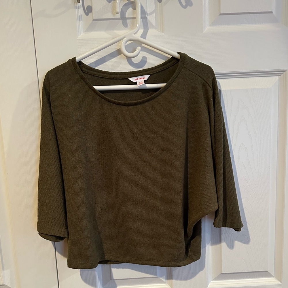 Army green lightly cropped T-shirt